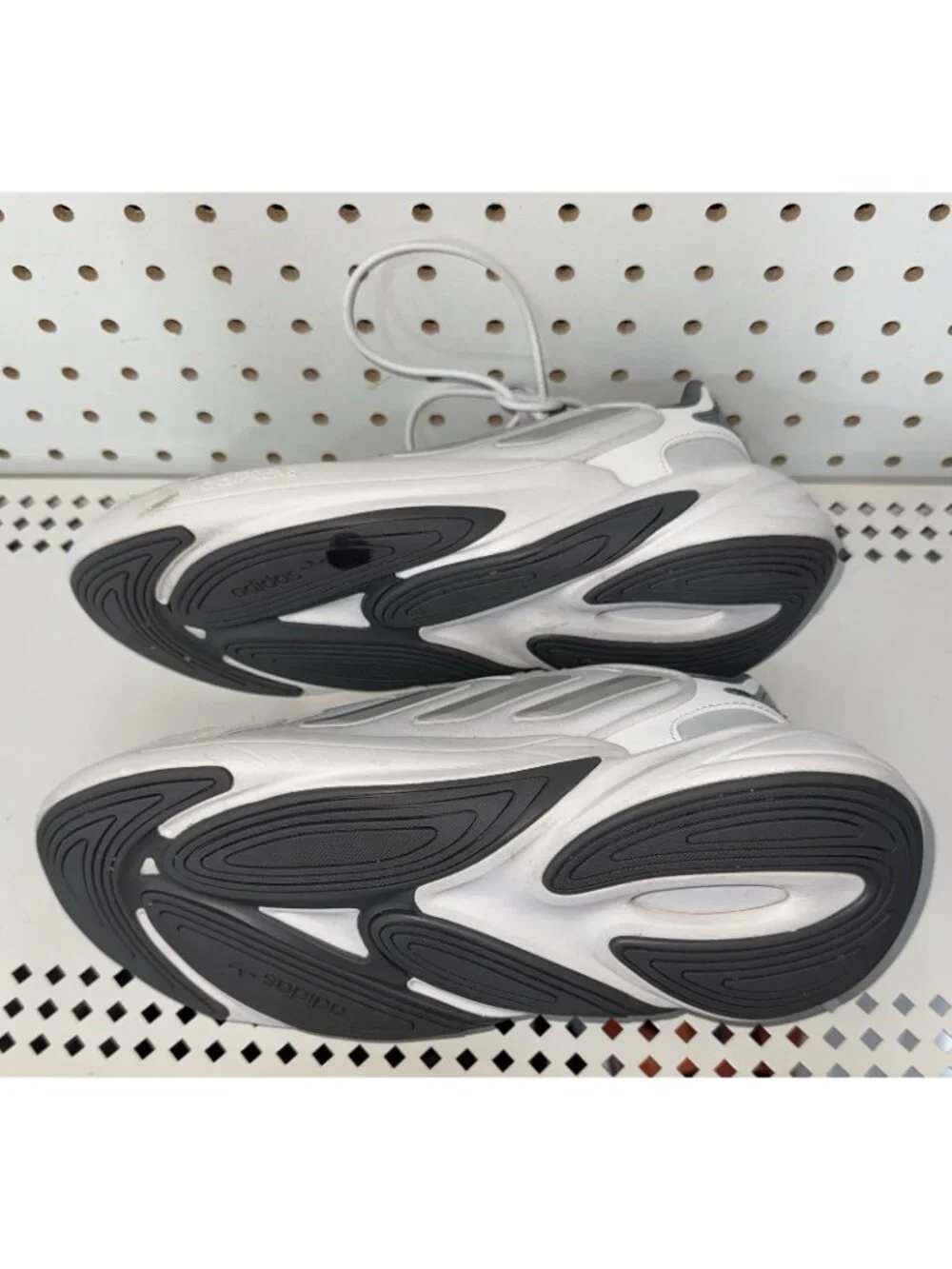 Adidas Ozelia Crystal White Silver Mens Suede Athletic Shoes Sneakers Size 7.5